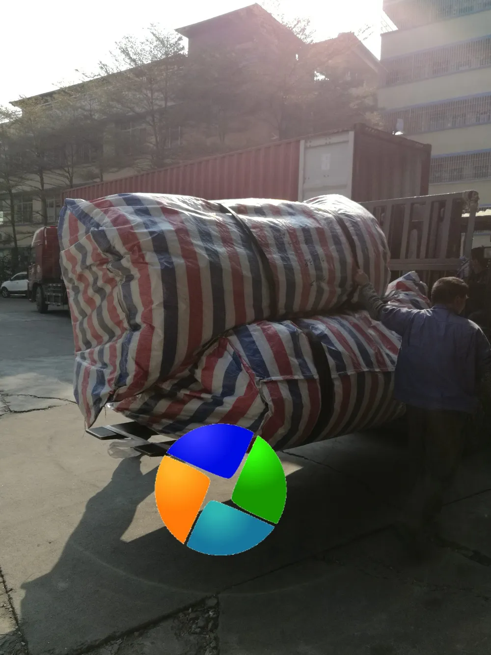 تصدير بطانة البرك إلى غانا