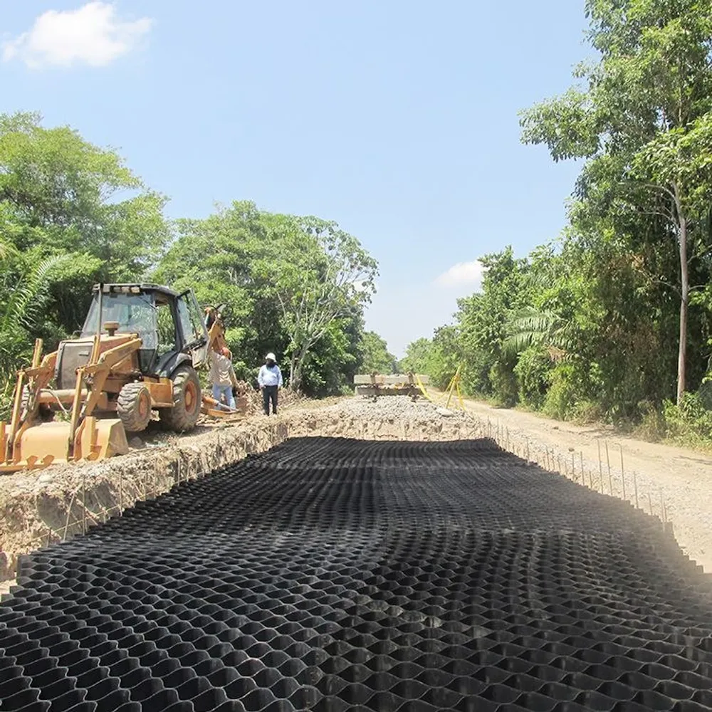 Geocell HDPE Bertekstur Berlubang (Textured Perforated HDPE Geocell) — Gambar lainnya